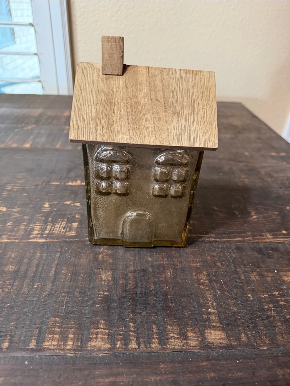 Glass Cottage Decor with Wood Roof - Amber